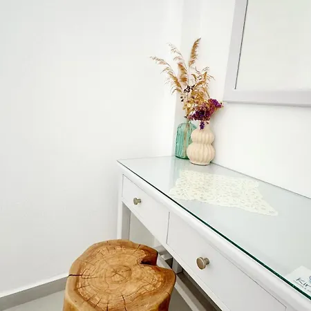 호텔 Kirki By The Sea 2*