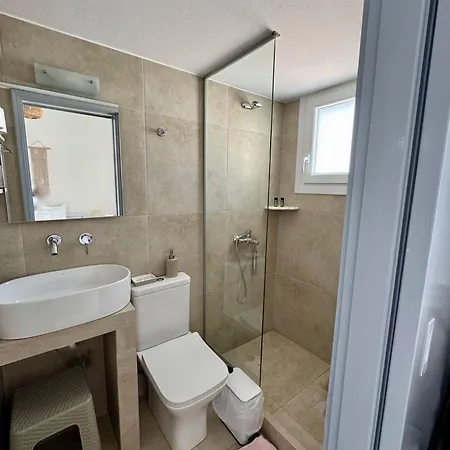 호텔 Kirki By The Sea 2*