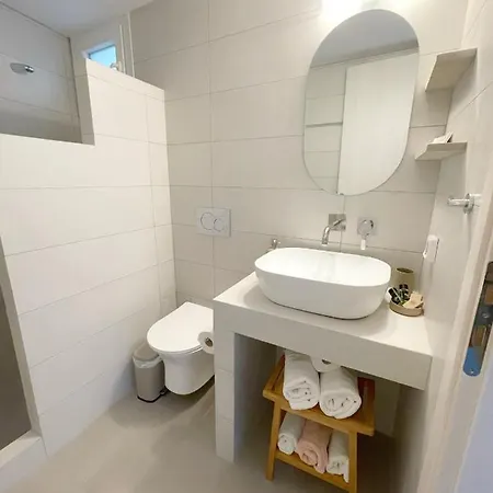 Hotel Kirki By The Sea 2*