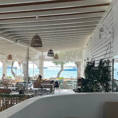 מלון Kirki By The Sea 2*