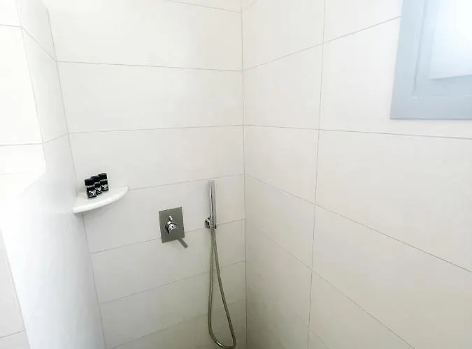 Kirki By The Sea Párosz