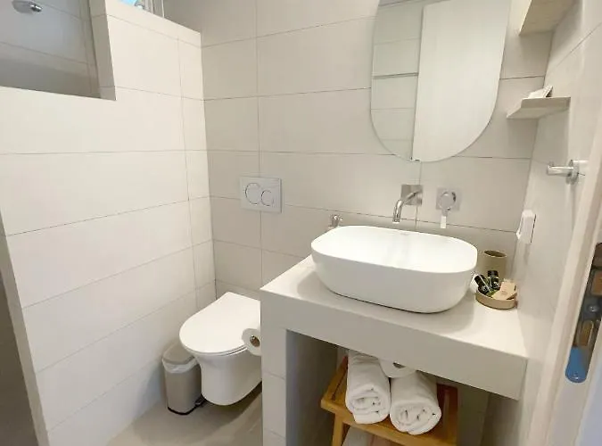 Szálloda Kirki By The Sea 2*